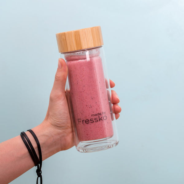 strawberry almond and vanilla smoothie in a Fressko Flask