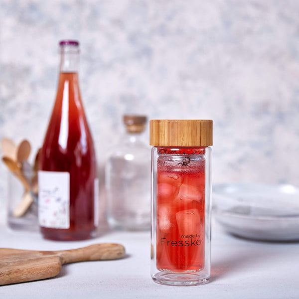 Cosmopolitan cocktail in Fressko RISE glass flask