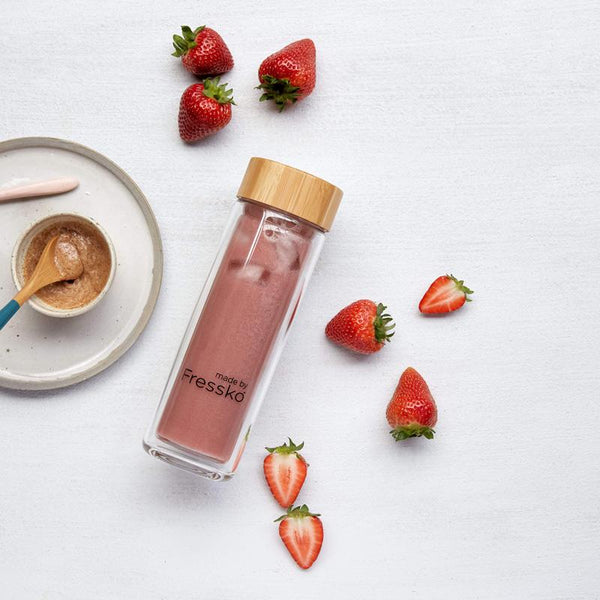 Strawberry nut mylk smoothie in Fressko TOUR flask