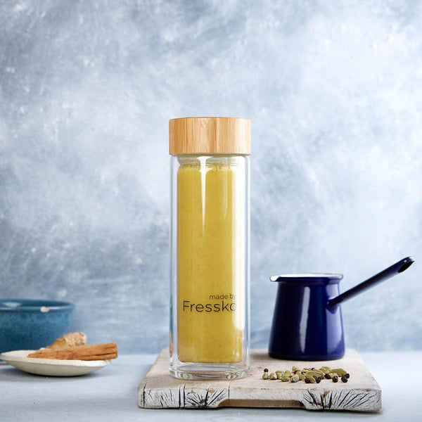 Turmeric latte in Fressko glass LIFT flask